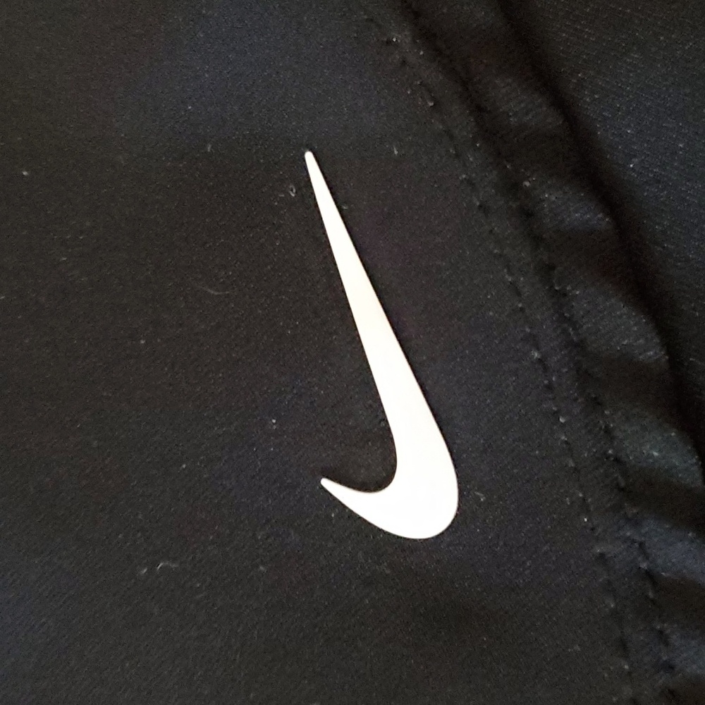 EUC nike running short sz lg